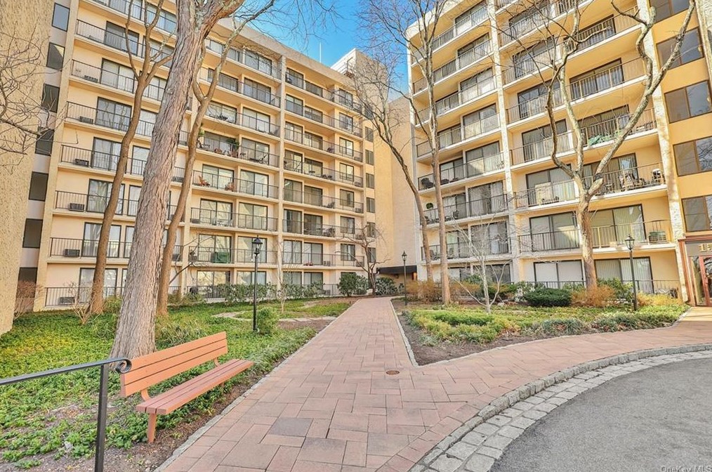 150 Overlook Ave #ph-8r, Peekskill, NY 10566