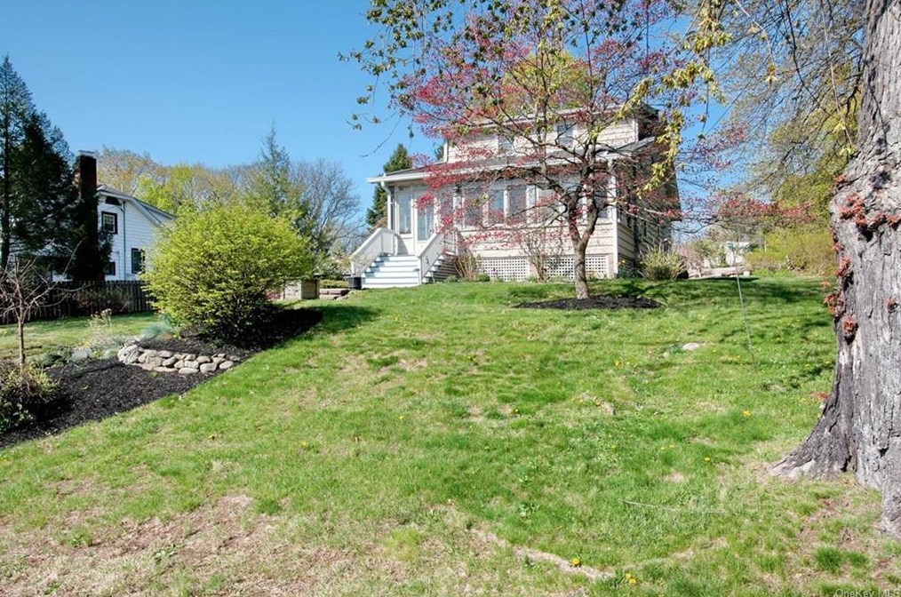 37 Fairview Ave, Nanuet, NY 10954-3229
