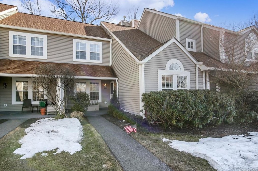 245 Maple Brook Ct, Yorktown Hgts, NY 10598