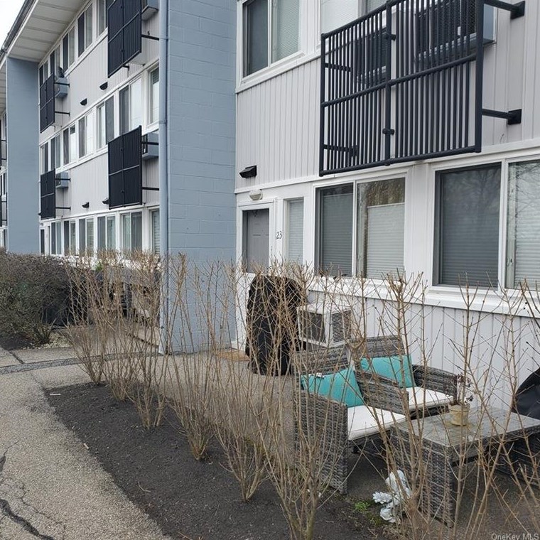 2 Wyndover Woods Ln #23, White Plains, NY 10603
