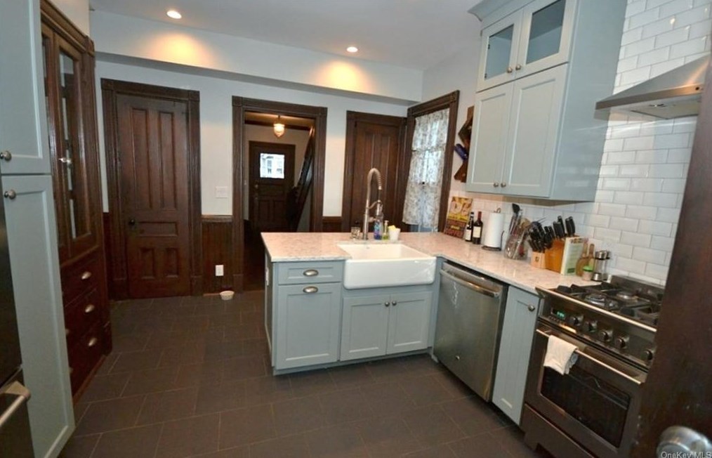 834 John St, Peekskill NY  10566-2136 exterior