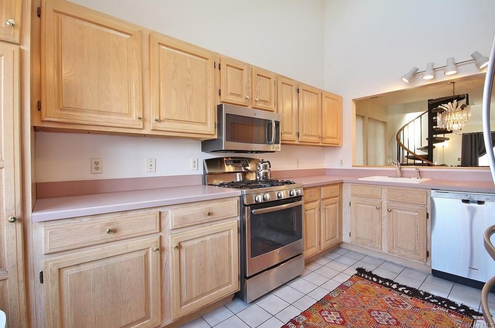 12 Steven Dr #2, Crotonville, NY 10562