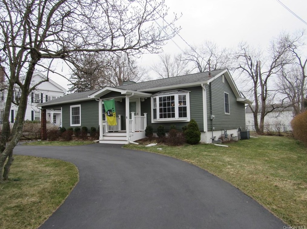 1 Fletcher St, Goshen NY  10924-1401 exterior
