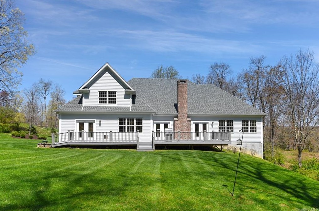 76 Mayflower Ln, Katonah, NY 10536-3368