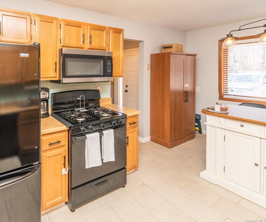 255 Heritage Ln, Monroe NY  10950-5141 exterior