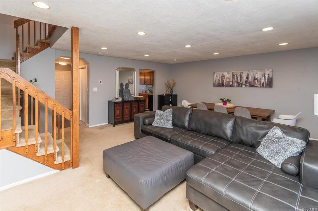 255 Heritage Ln, Monroe, NY 10950-5141