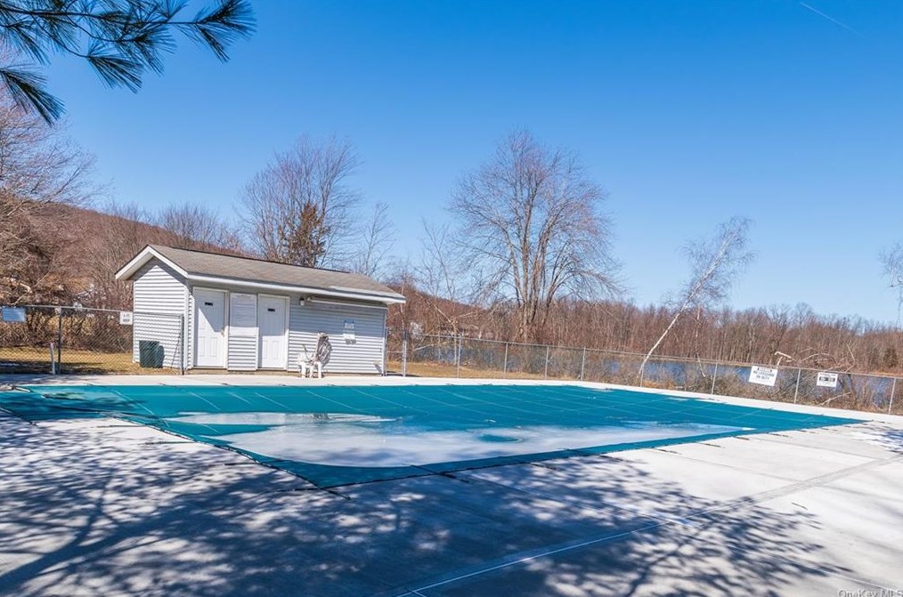 255 Heritage Ln, Monroe NY  10950-5141 exterior