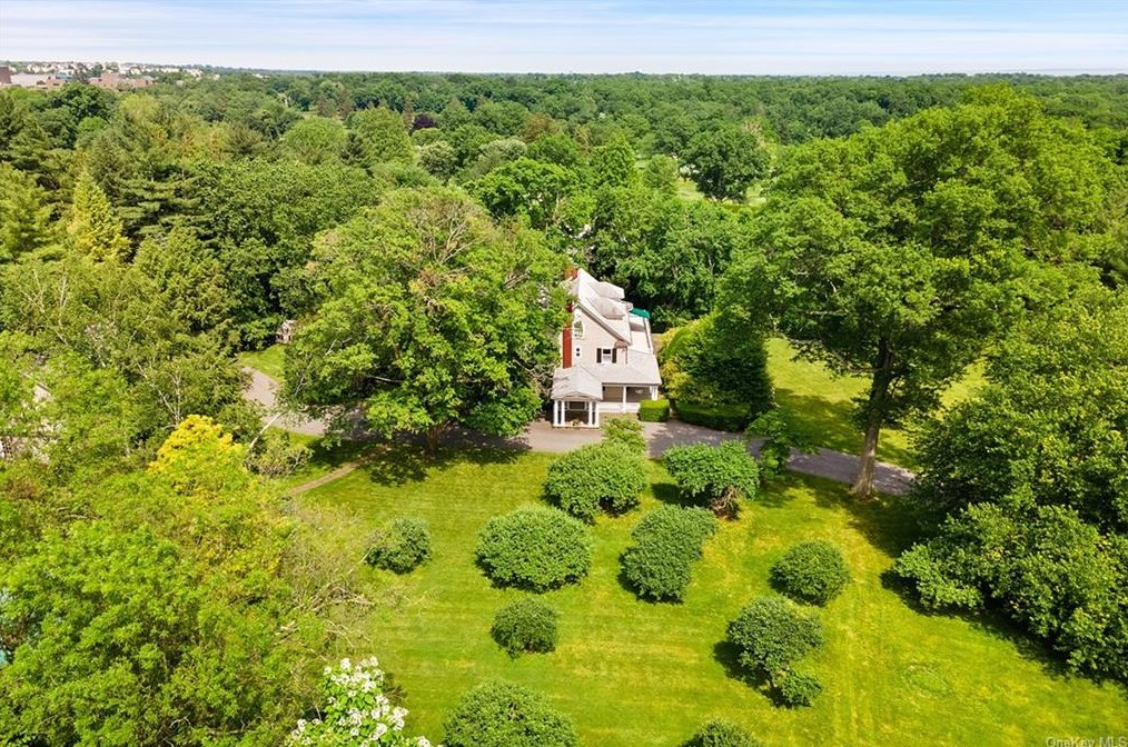 8 Cottage Ave, Purchase, NY 10577