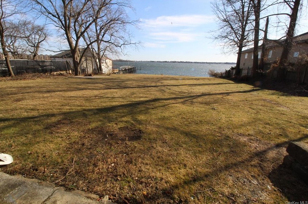 3355 Country Club Rd, Bronx, NY 10465