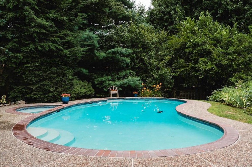 9 John Dorsey Dr, Cortlandt Manor, NY 10567-4305