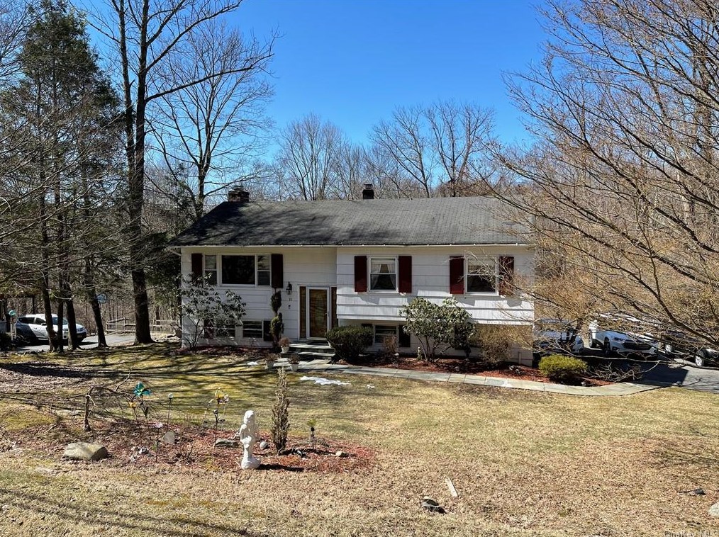 39 Dixon Rd, Kent Lakes, NY 10512-4133