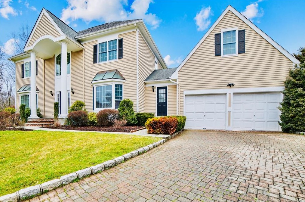 17 Nina Ln, White Plains, NY 10605