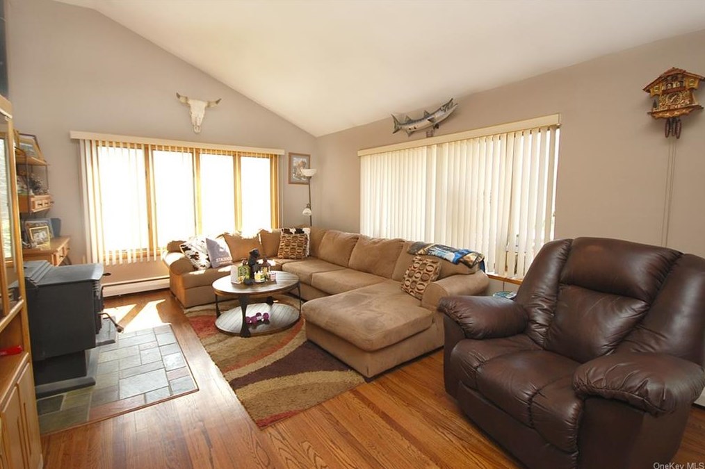 2 Jo Dr, Cortlandt Manor, NY 10567-1410