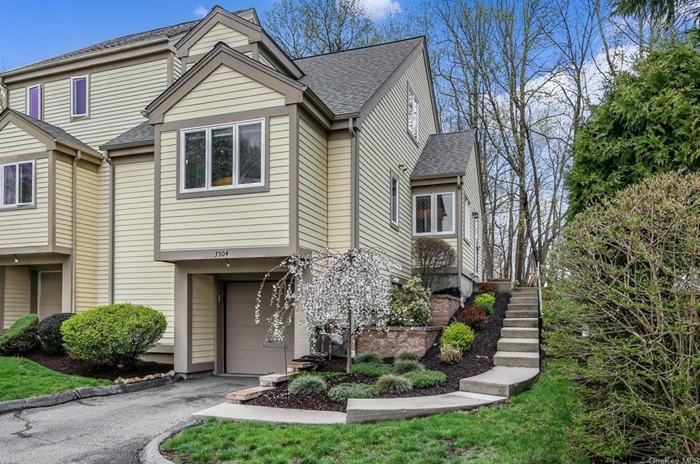 3504 Homestead Ct, Peekskill, NY 10566-6902