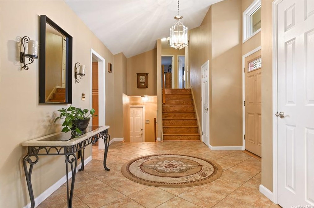 64 Stonewall Ct, Yorktown Hgts, NY 10598