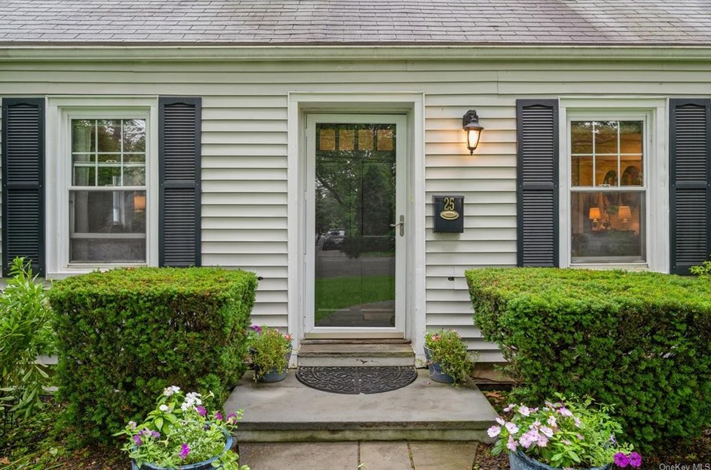 25 Overlook Pl, Rye, NY 10580-3418