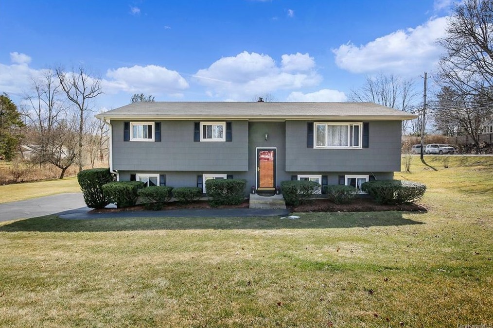 2839 Moreland St, Yorktown Hgts, NY 10598