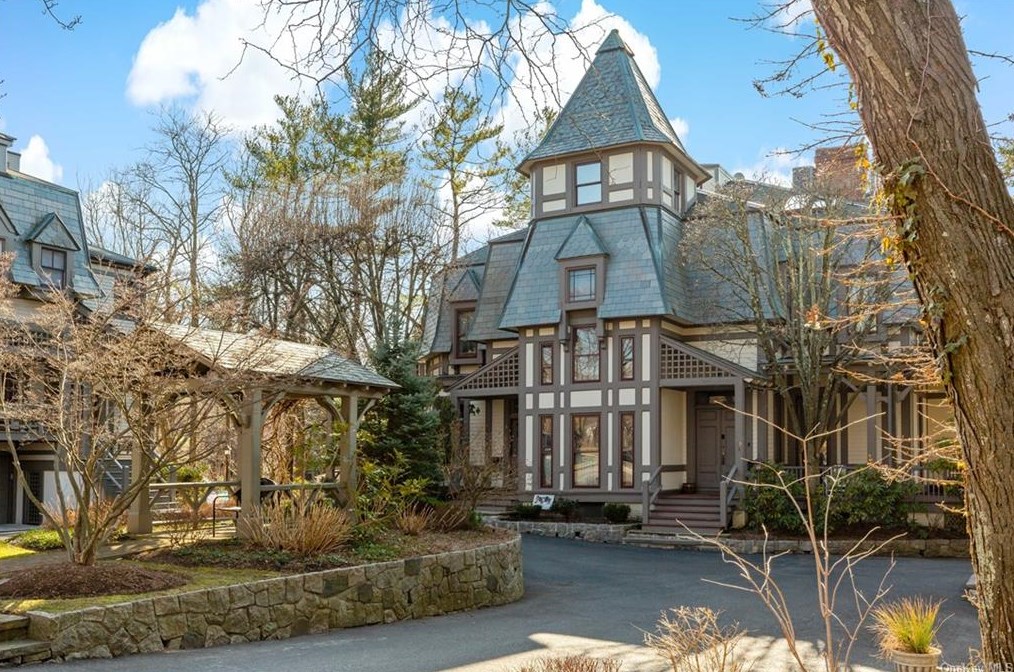 12 Clinton Ave, Dobbs Ferry, NY 10522-2203