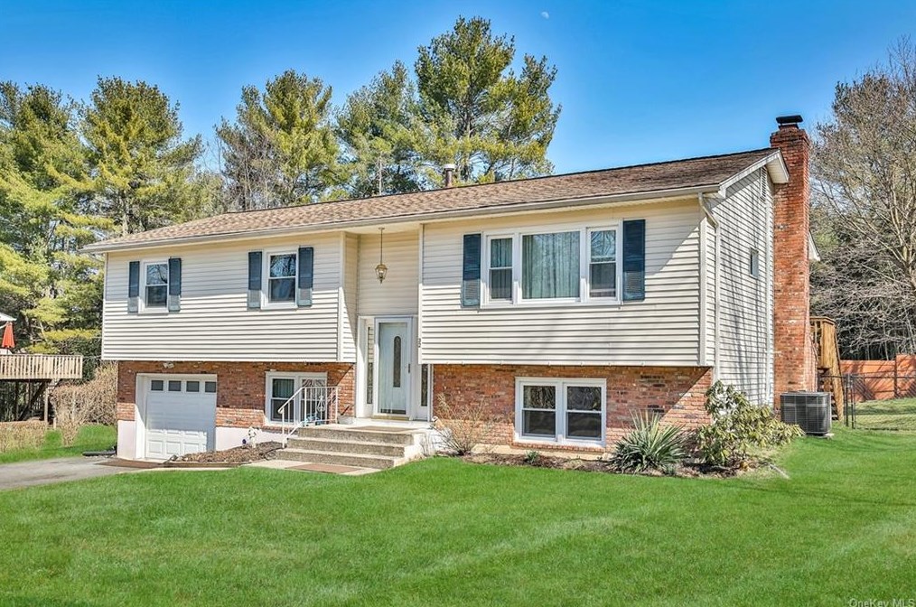 32 Townline Rd, Nanuet, NY 10954-3724