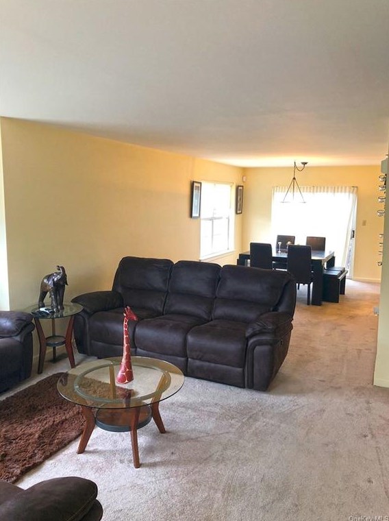 601 Crab Apple Ln, Newburgh, NY 12553-6946