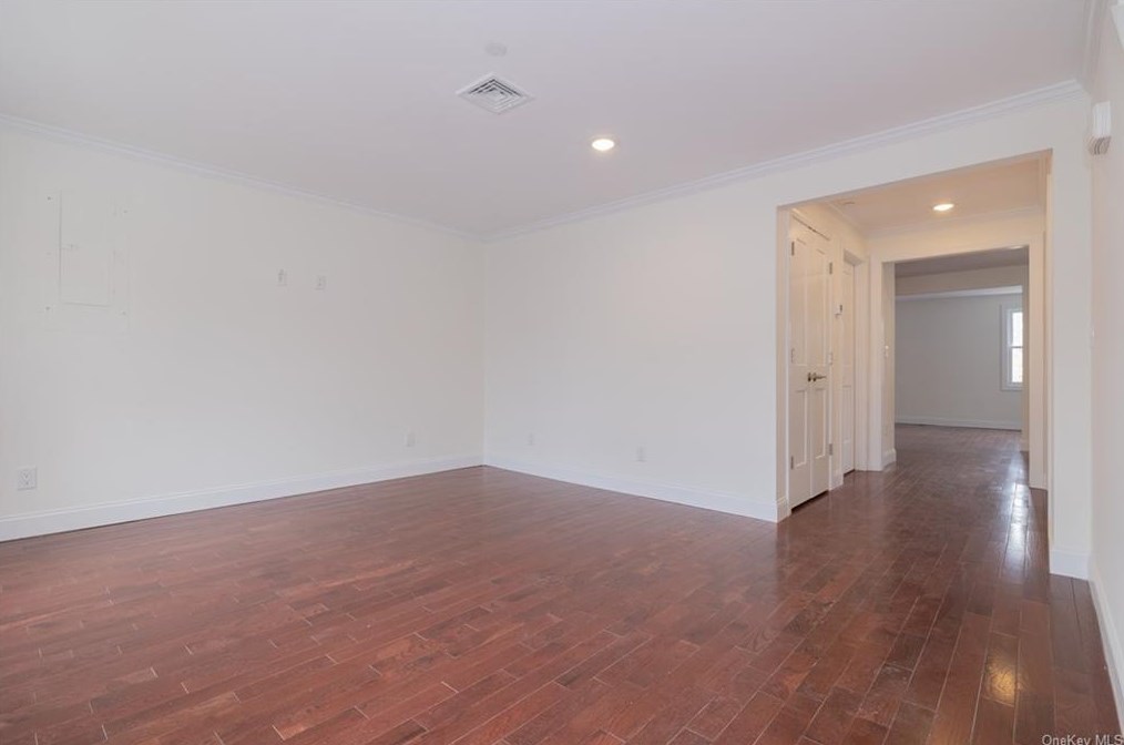 29 Elm St #1, North Tarrytown, NY 10591