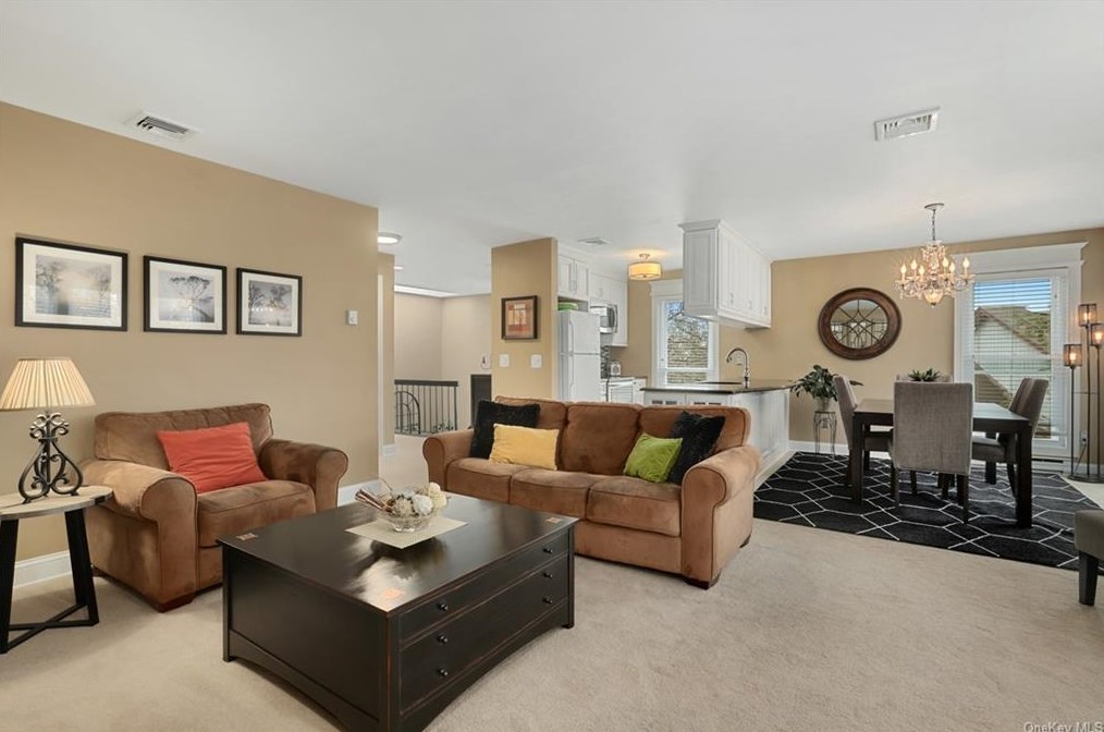 4 Woods Brooke Ln #4, Yorktown Hgts, NY 10598