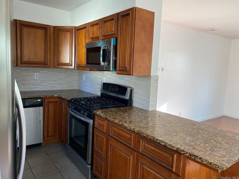 17 Cedar Trl, Monroe NY  10950-6634 exterior