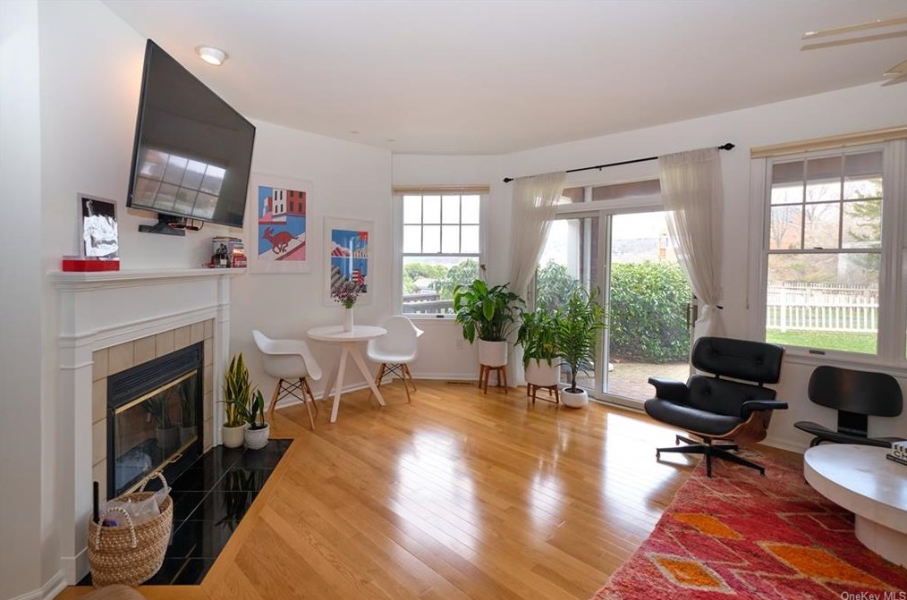 106 Half Moon Bay Dr, Croton On Hudson NY  10520-3100 exterior