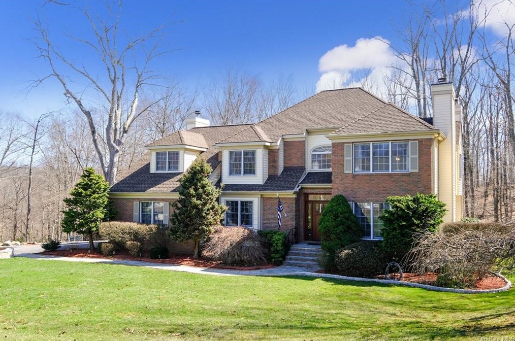 106 High View Dr, Kent Lakes, NY 10512-6134