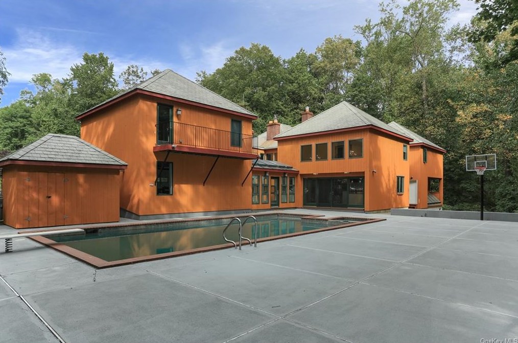 101 S Manor Dr, White Plains, NY 10603