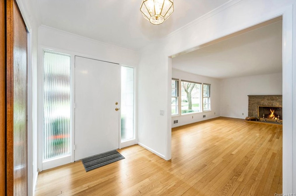 1 N Lake Cir, White Plains, NY 10605