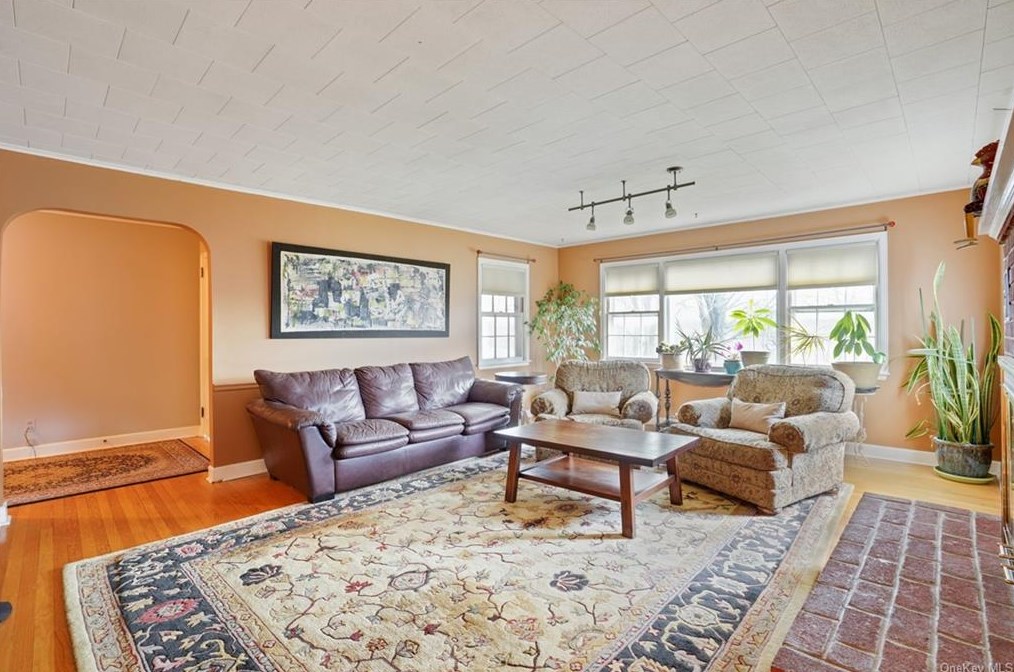 12 Island View Ave, Monroe, NY 10950-1406