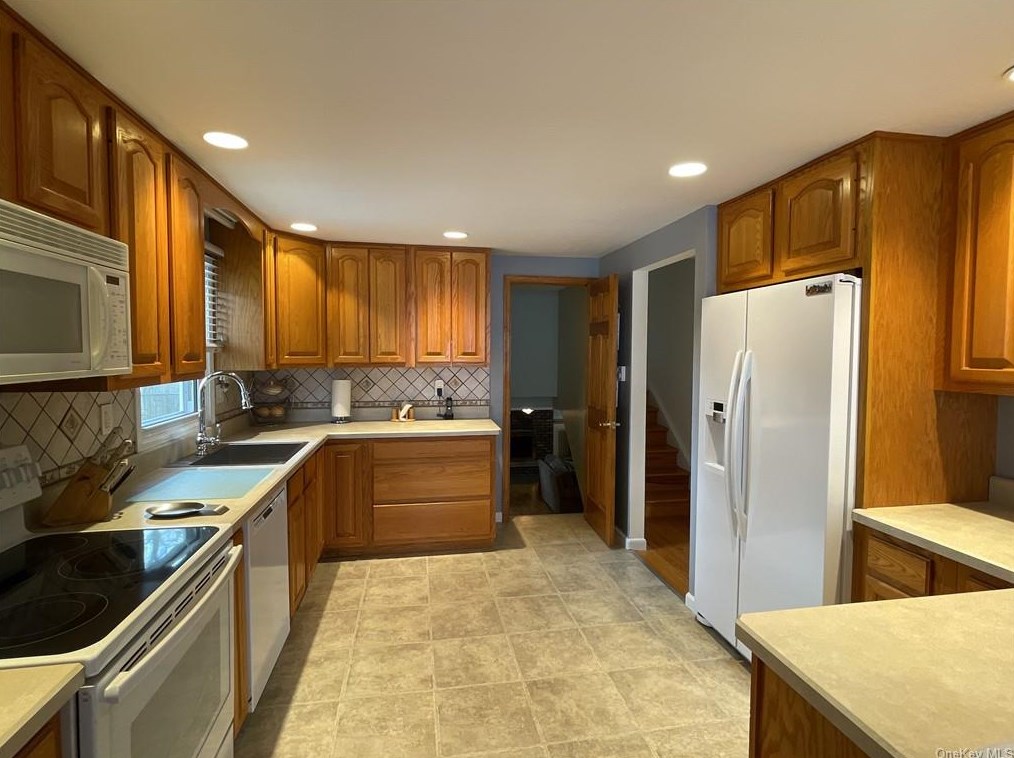 14 Estate Blvd, Newburgh, NY 12550-2520