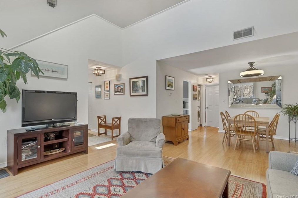 138 Fields Ln, Peekskill NY  10566-4855 exterior