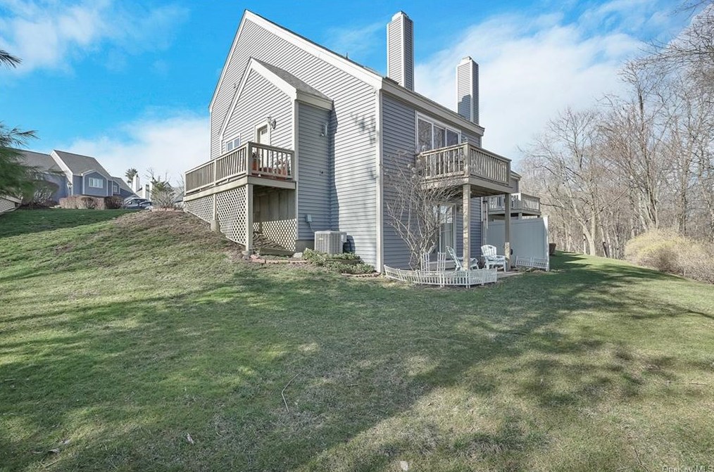138 Fields Ln, Peekskill NY  10566-4855 exterior