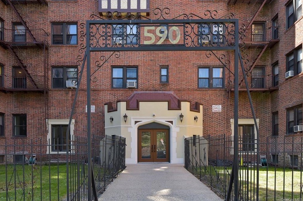 590 E 3rd St #1-n, Mount Vernon, NY 10553