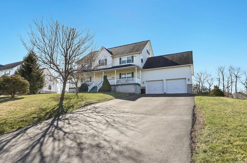 222 Village Dr, Florida, NY 10921