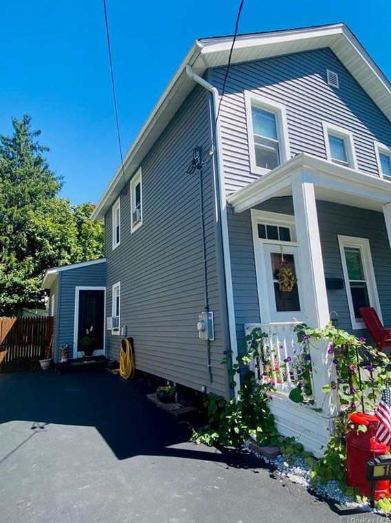 18 Center St, Beacon, NY 12508-3406