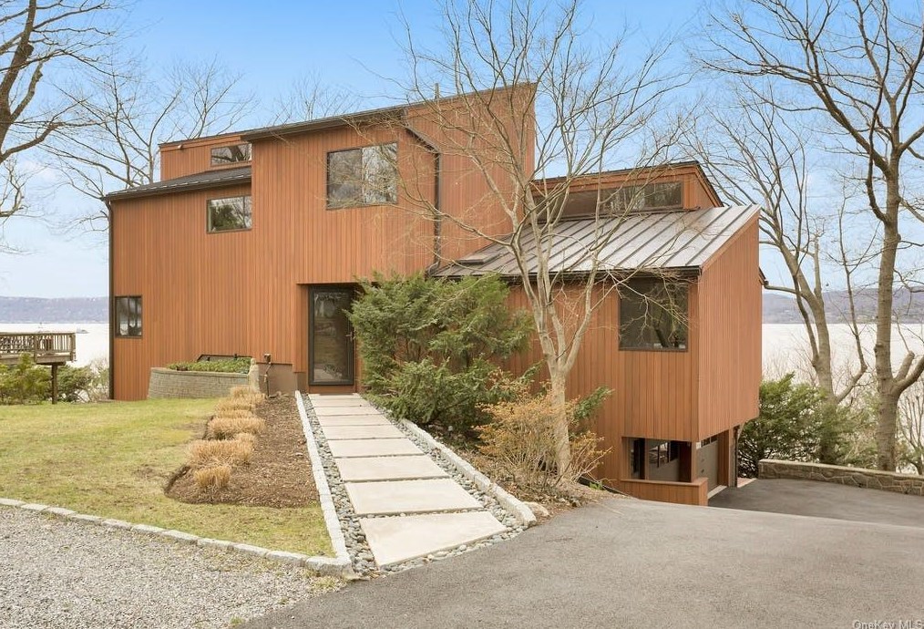 23 Pokahoe Dr, North Tarrytown, NY 10591