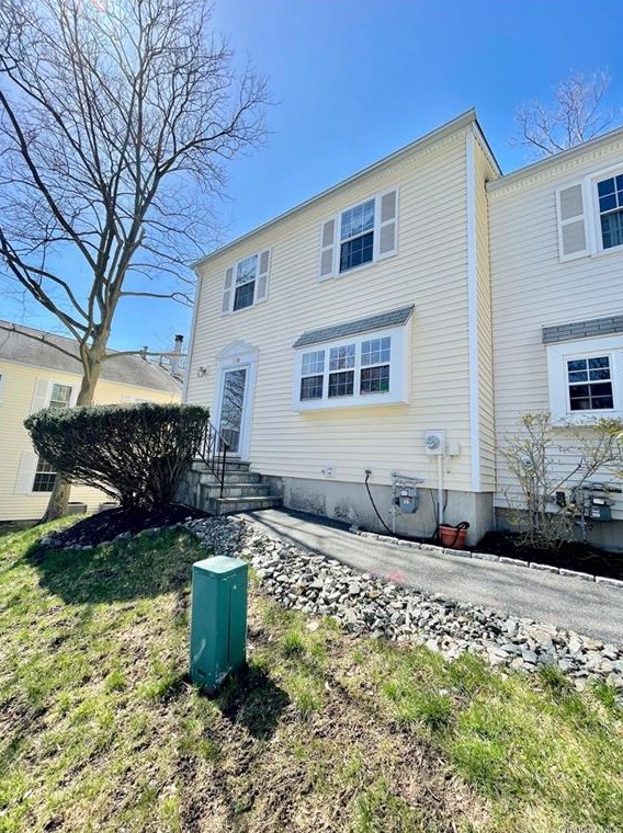 230 Carrollwood Dr, North Tarrytown, NY