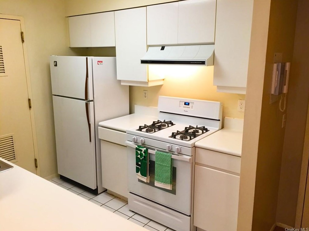 21 Lake St Apt 2d, White Plains, NY