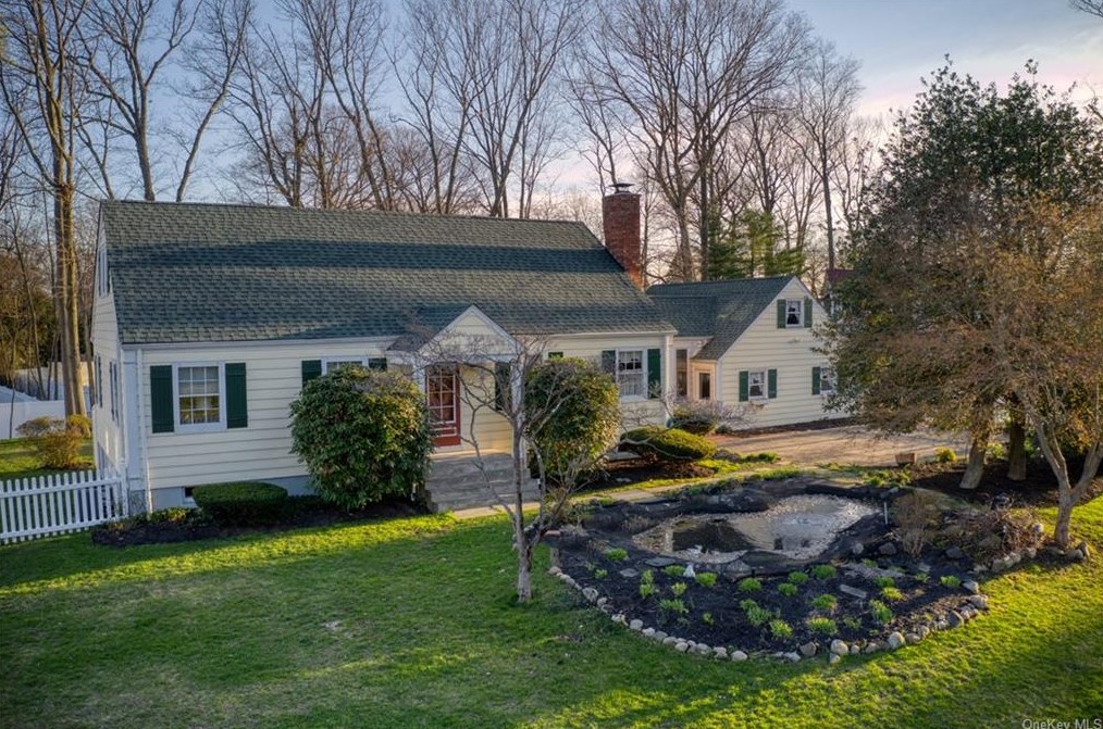 72 Briar Rd, Nanuet, NY 10954-2403