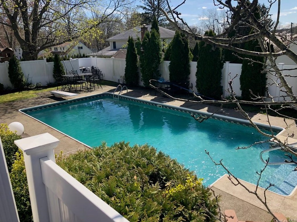 15 Jennifer Ln, Rye Brook, NY 10573