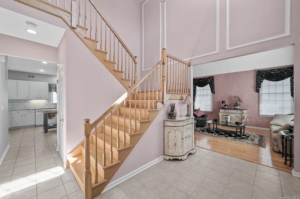 4 Tanna Hill Ct, Baldwin Place, NY 10505-2017