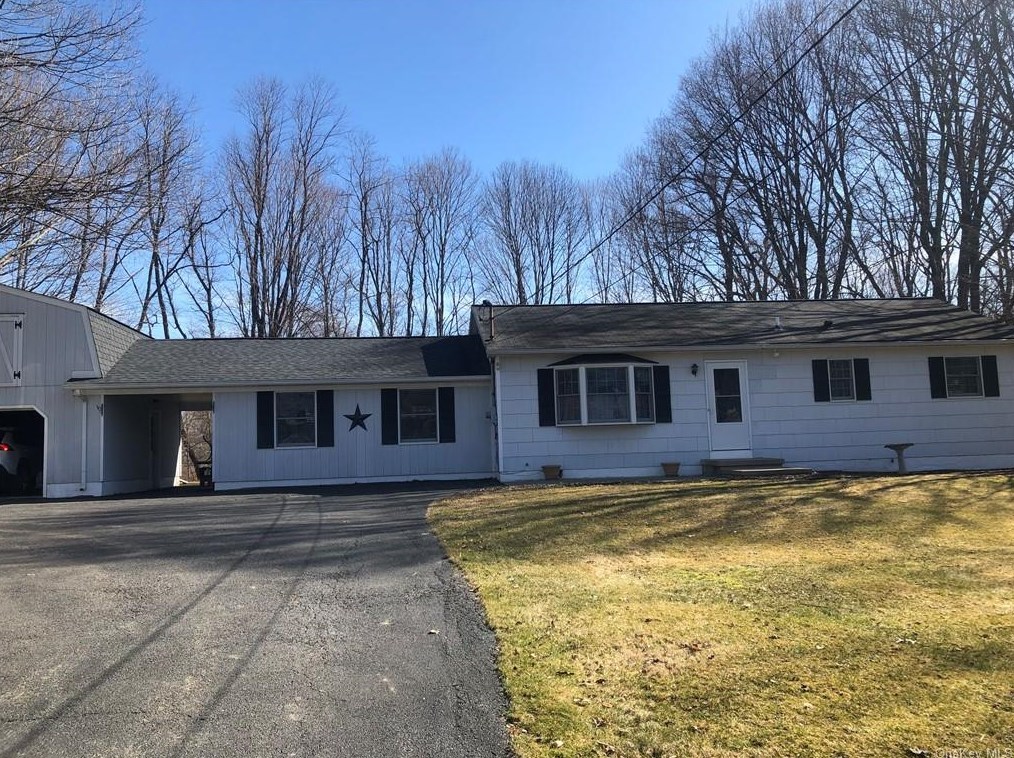 8 Martin Rd, East Fishkill, NY 12533-5515