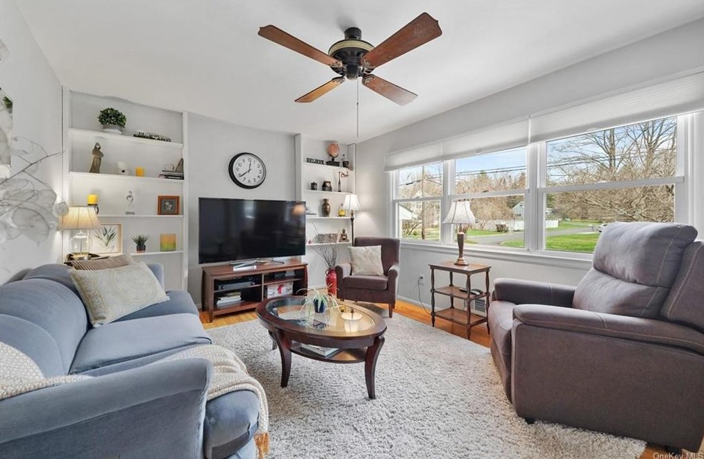 2809 Heathercrest Dr, Yorktown Hgts, NY 10598