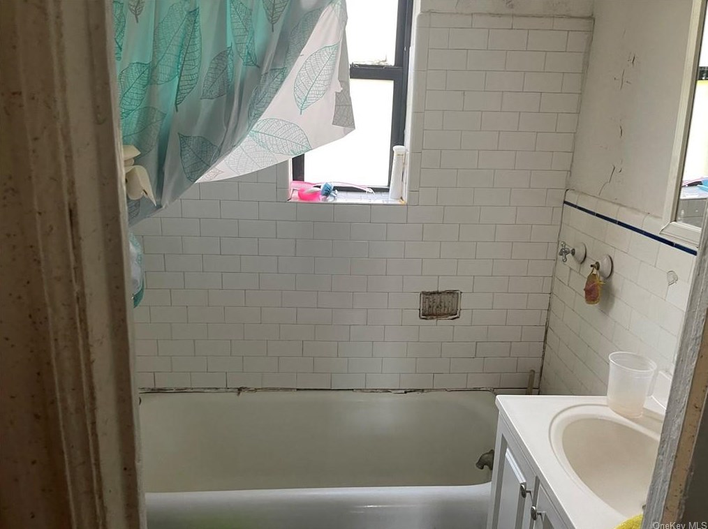 90 Caryl Ave, Yonkers NY 10705-4151 exterior