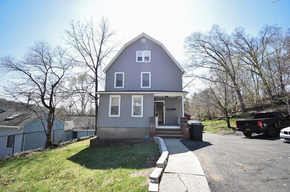 85 Grand Ave, Chestnut Ridge, NY 10965