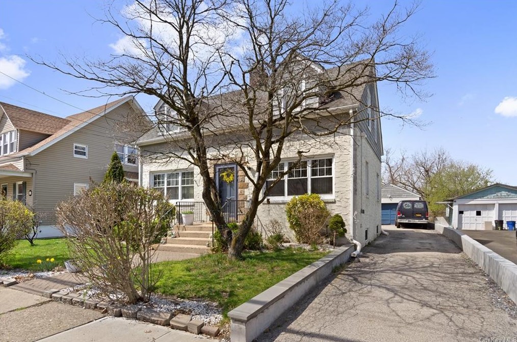 846 Mckinley St, Peekskill, NY 10566-5416