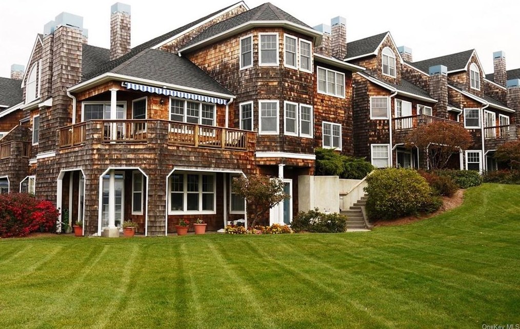 518 Half Moon Bay Dr, Croton On Hudson NY  10520-3104 exterior